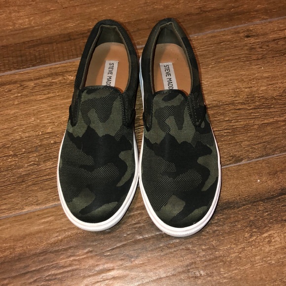 steve madden camo slip on